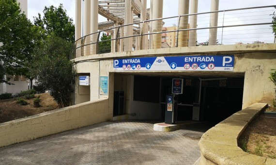 Entrada del parking APK2 Plaza Mayor de Calpe